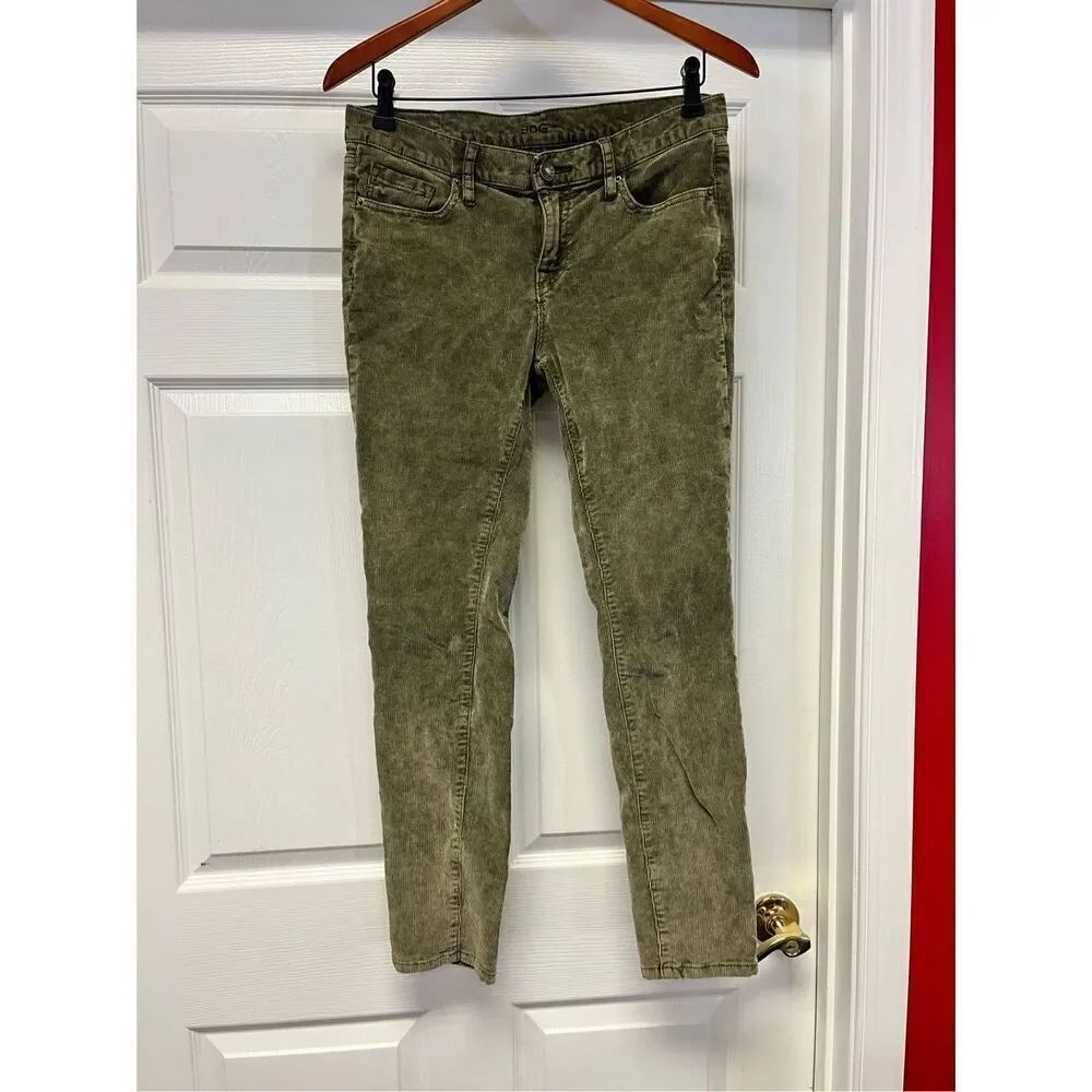 BDG Green Corduroy Mid-Rise Cigarette Ankle Pant sz 30X30 EUC